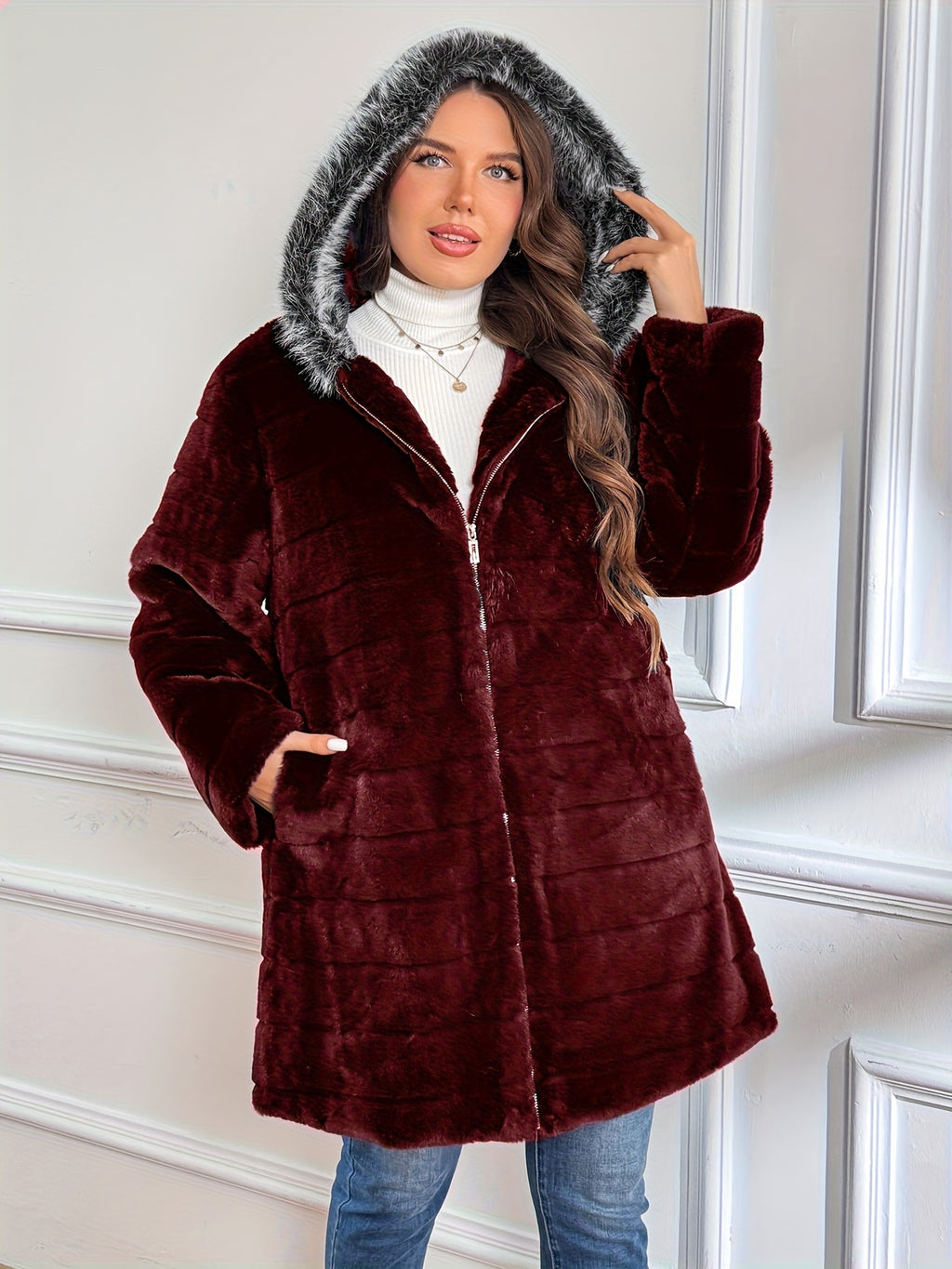 Manteau grande taille, capuche, poches pratiques, chaleur d'hiver, porté de face