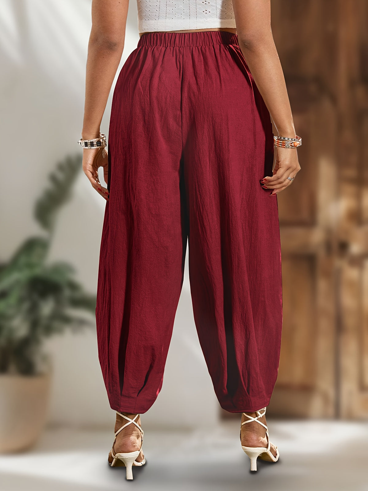 Pantalon grande taille, ligne nette, allure élégante, visuel produit