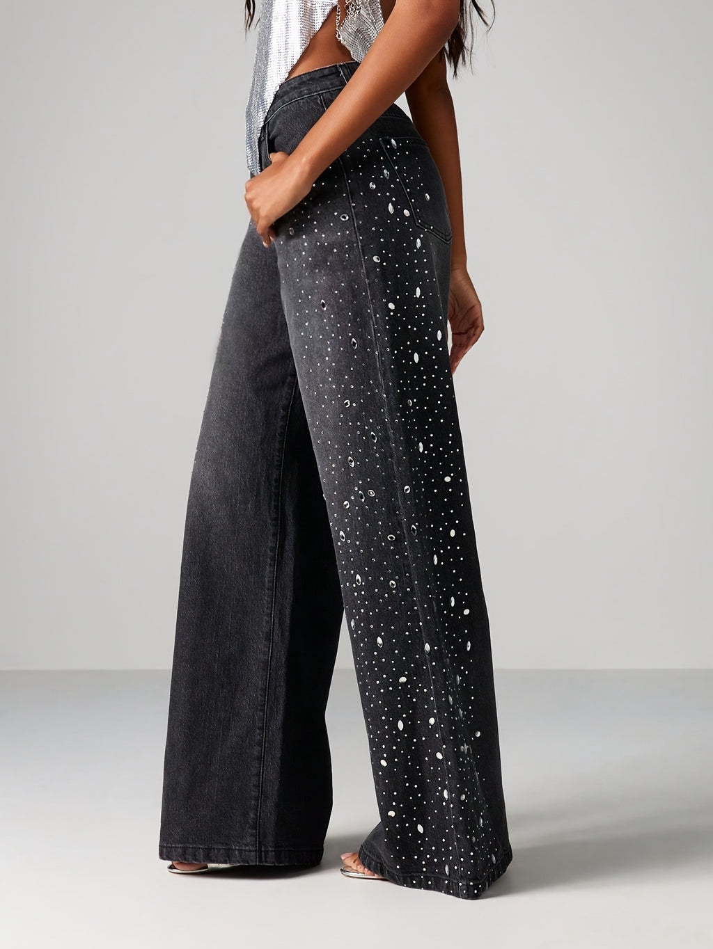 Jean grande taille, coupe évasée, tenue franche, jambe large, vu de dos