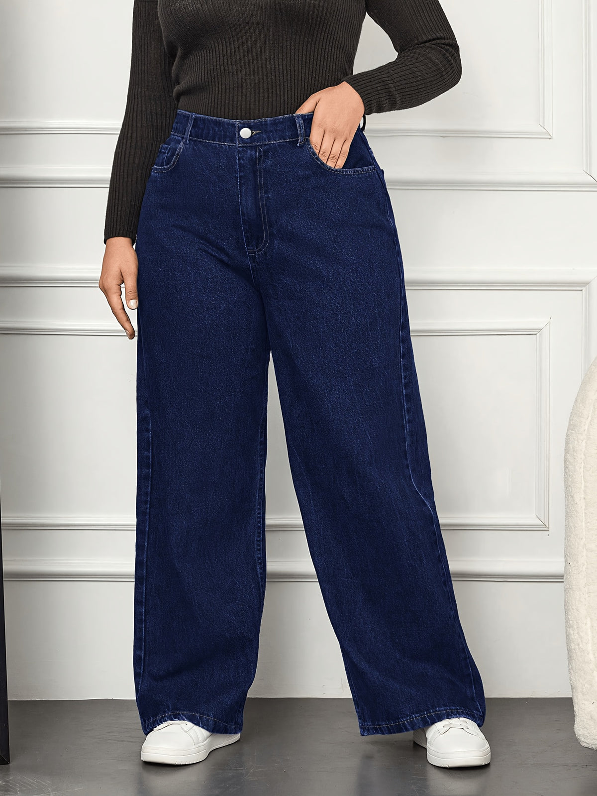 Jean grande taille, coupe droite, boutonnage, tenue franche Image