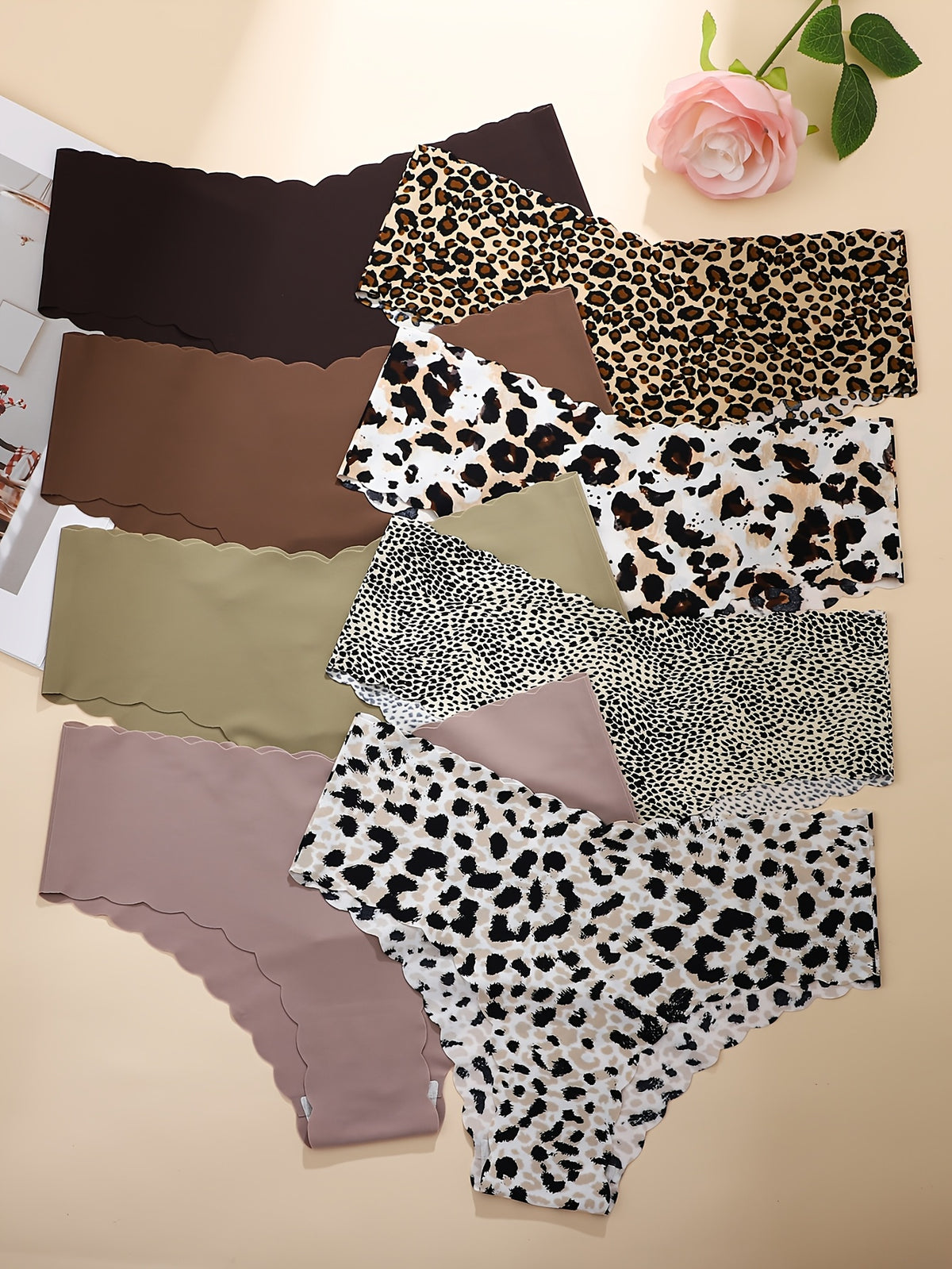 Ensemble grande taille à imprimé léopard, coupe ajustée, ceinture assortie — composition : 75% Polyamide, 25% Élasthanne Image