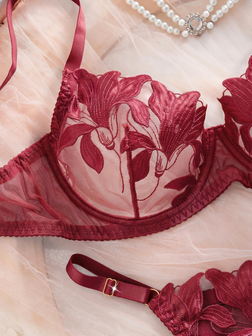 Ensemble lingerie grande taille — Lys brodés sur tulle fin