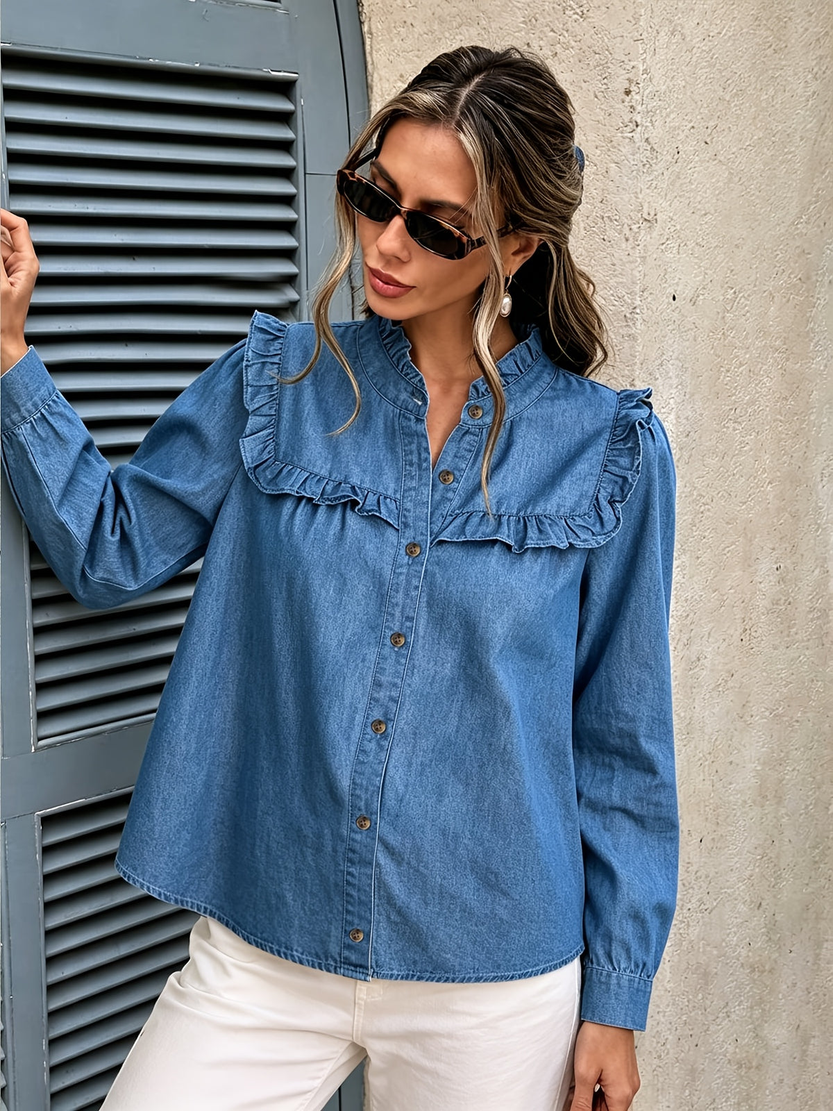 Chemise grande taille, coupe ample, manches longues, tenue franche — composition : 57% Polyester, 40% Viscose, 3% Élasthanne