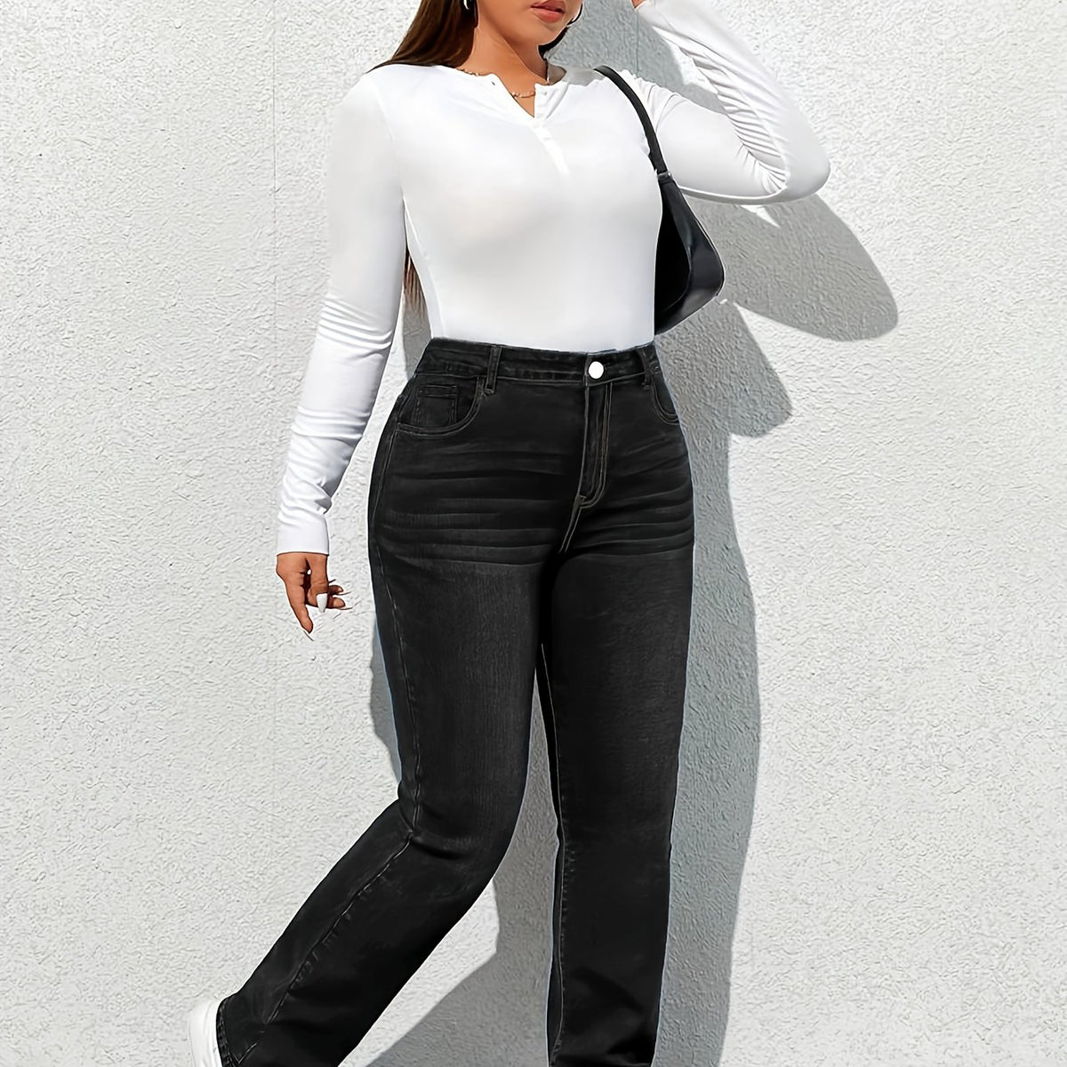 Jean grande taille, coupe oversize, boutonnage, tenue franche — matière : denim Image