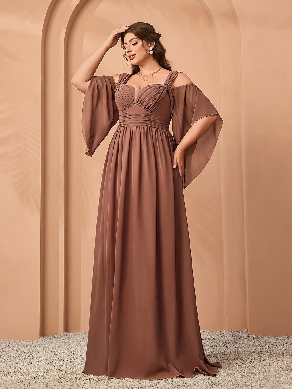 Robe longue grande taille — Vert sauge à manches cape fendues
