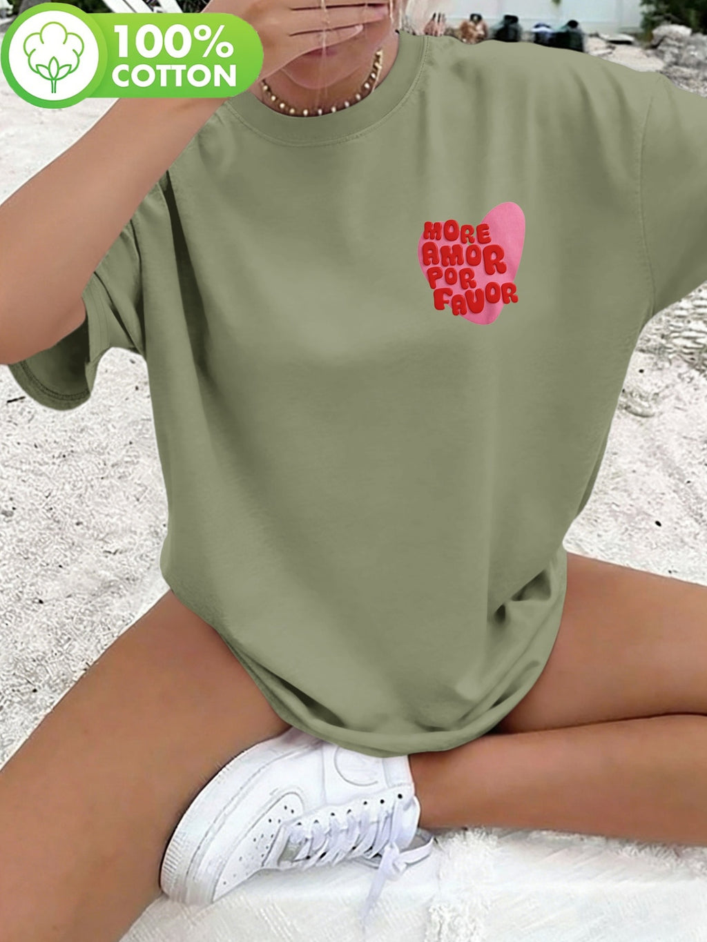 T-shirt grande taille, coupe ample, col rond, manches courtes, gros plan
