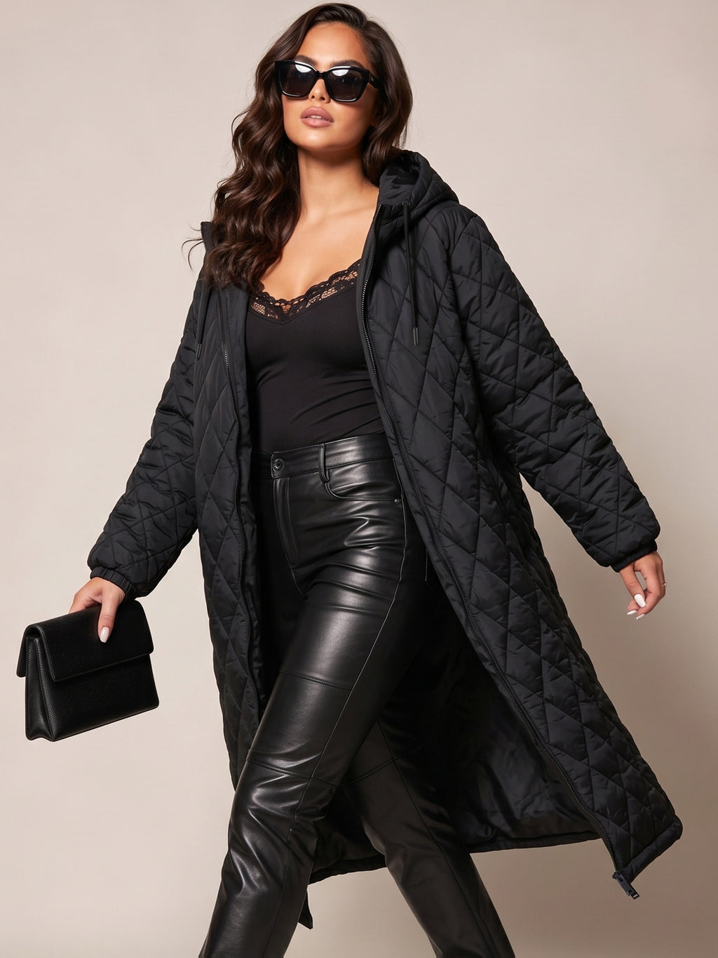 Manteau grande taille, capuche, cordon de serrage, chaleur d'hiver, porté de face
