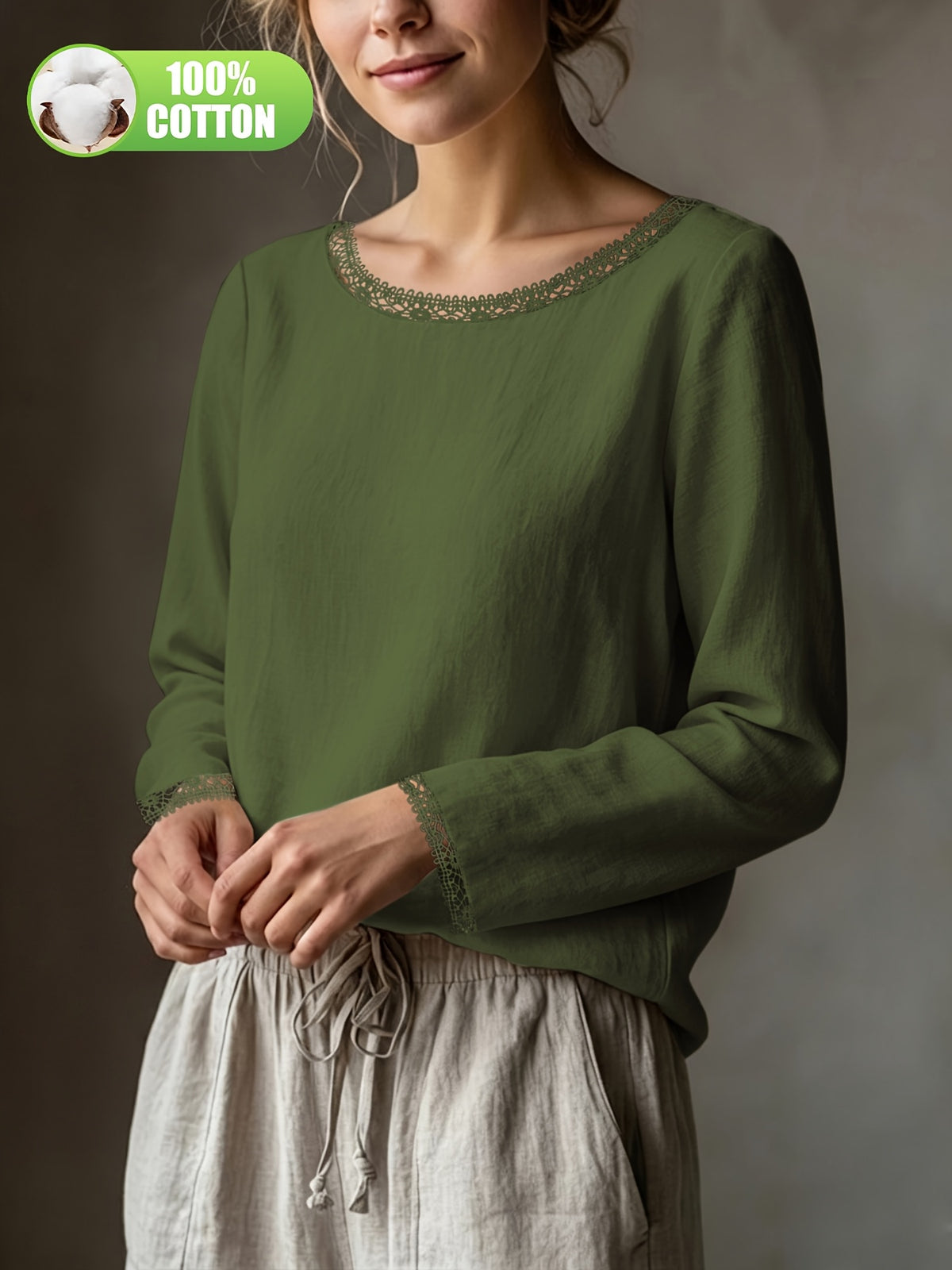 Top grande taille en dentelle, coupe ample, manches longues, toucher naturel, vu de dos