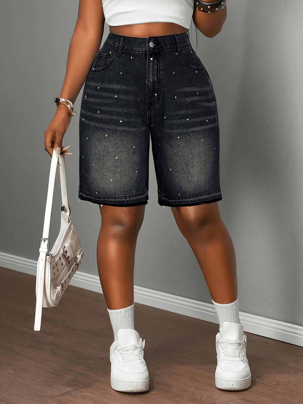 Short grande taille, coupe ample, tenue franche