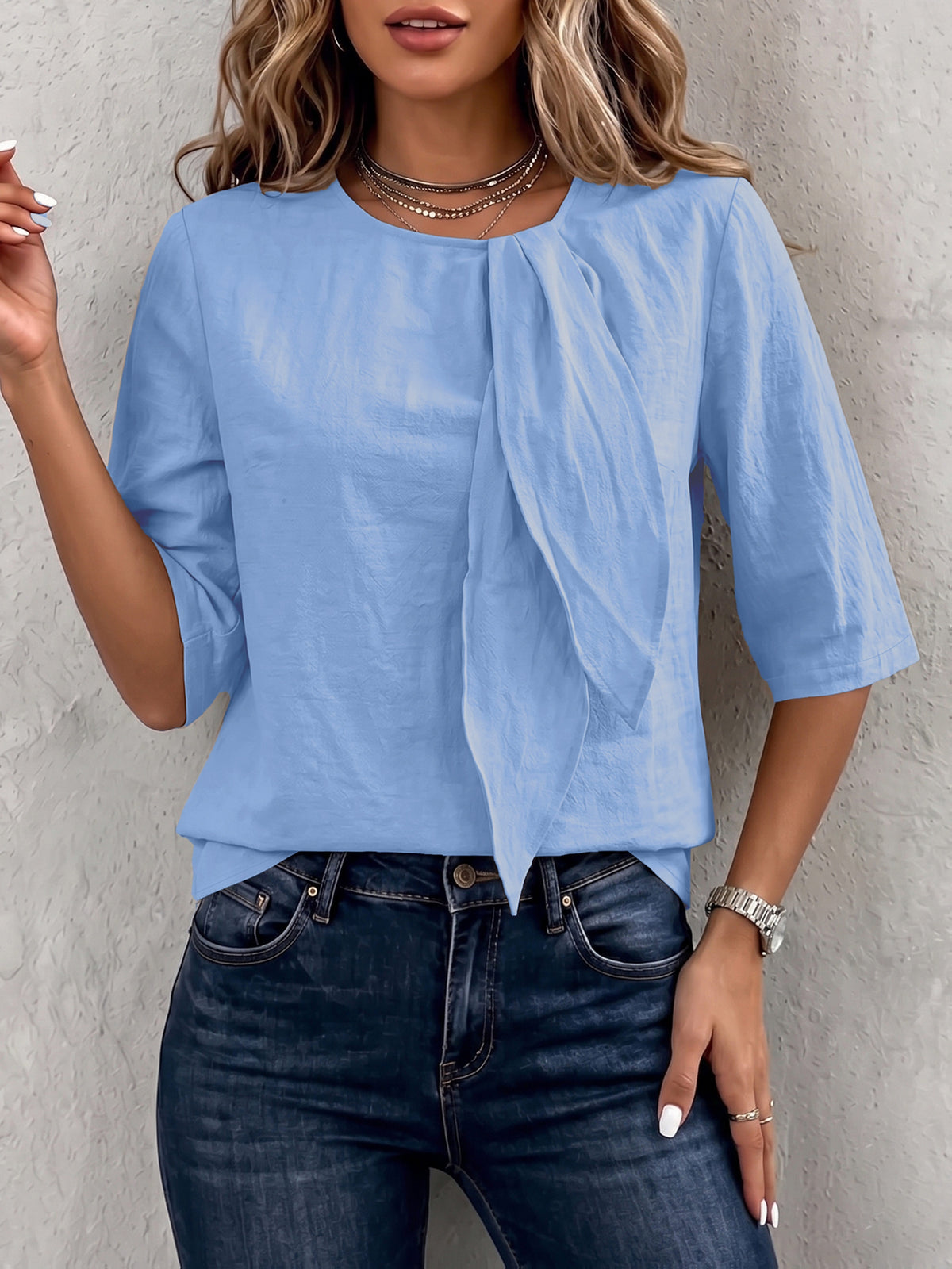 Top grande taille, coupe oversize, toucher naturel, détail du tissu