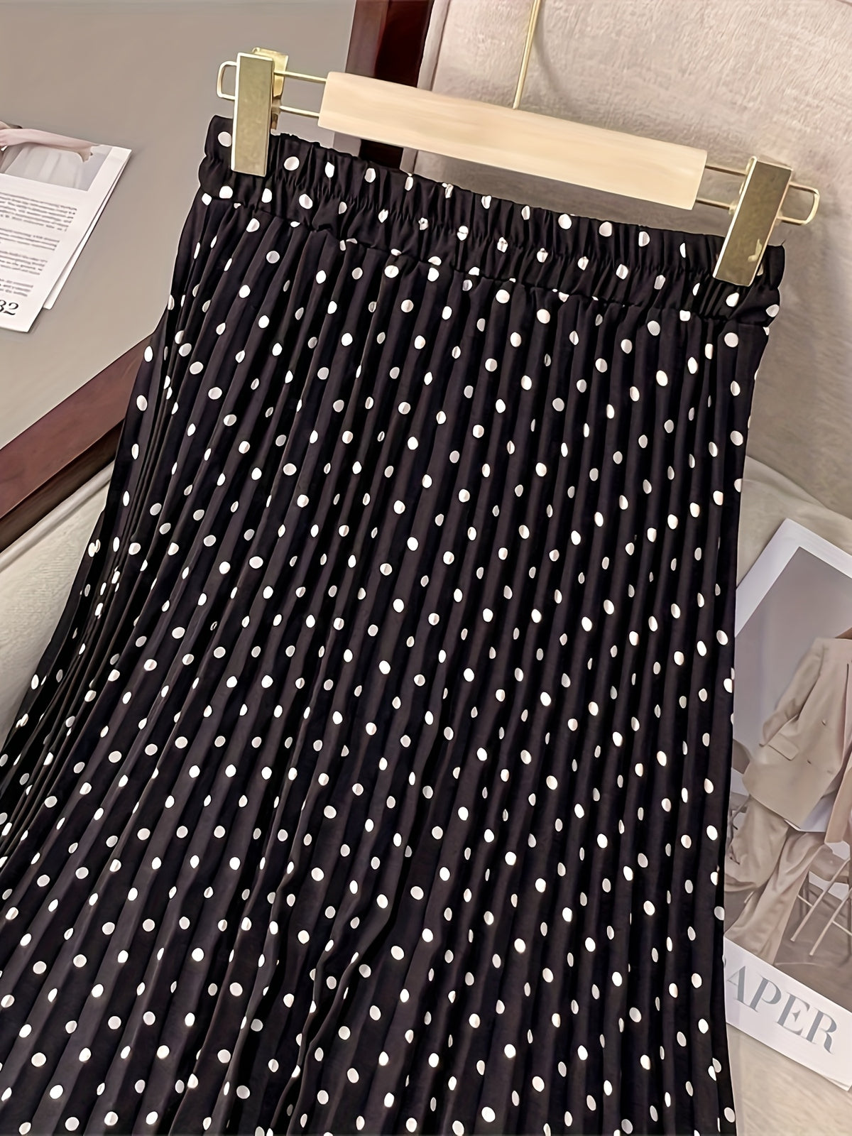 Jupe grande taille à pois, plissés, tissu opaque