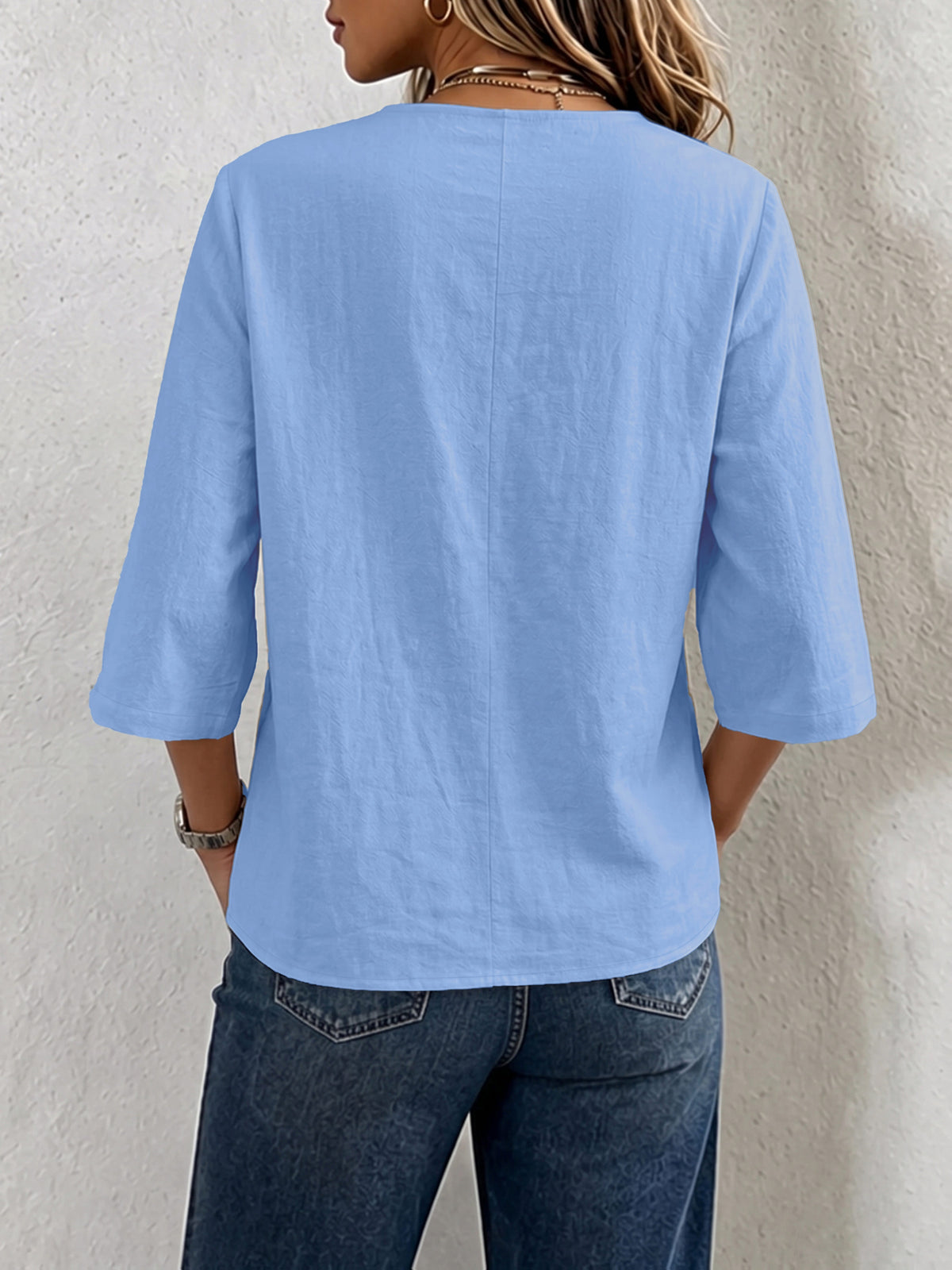Top grande taille, coupe oversize, toucher naturel, vue de profil