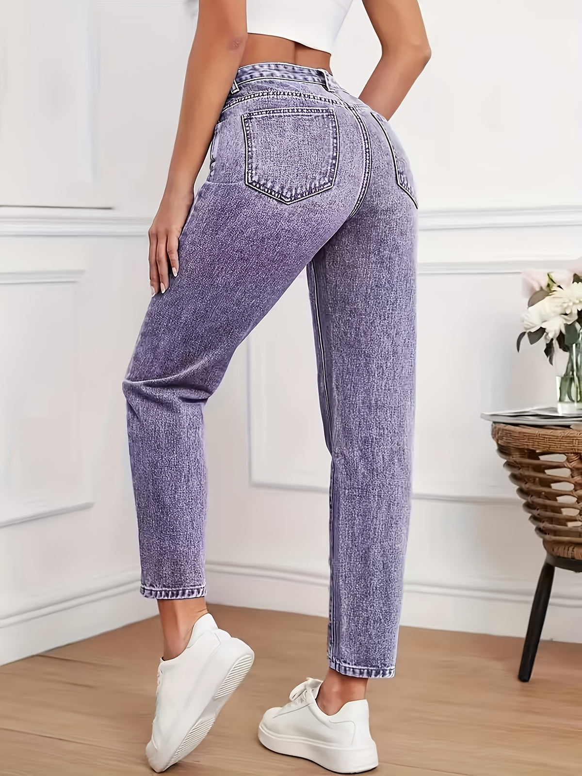 Pantalon grande taille, coupe droite, tenue franche, vu de dos