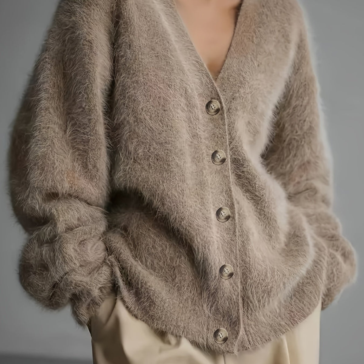 Cardigan grande taille, coupe oversize, boutonnage, manches longues, tissu opaque
