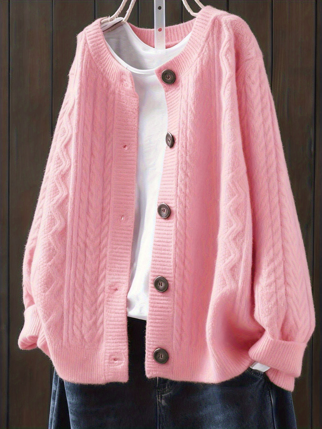 Cardigan grande taille, coupe oversize, boutonnage, manches longues, détail du col