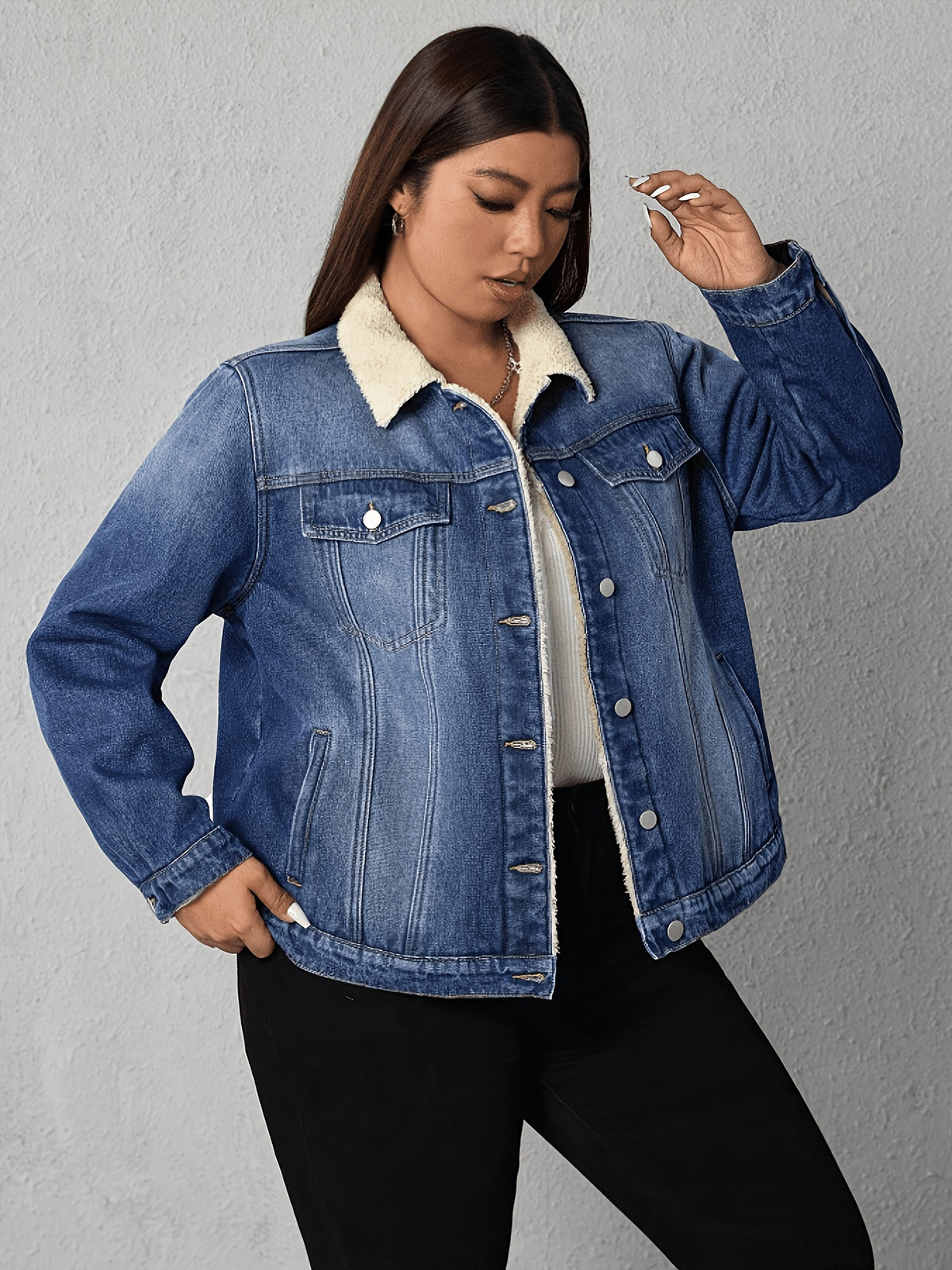 Veste grande taille, coupe oversize, boutonnage, tenue franche Image