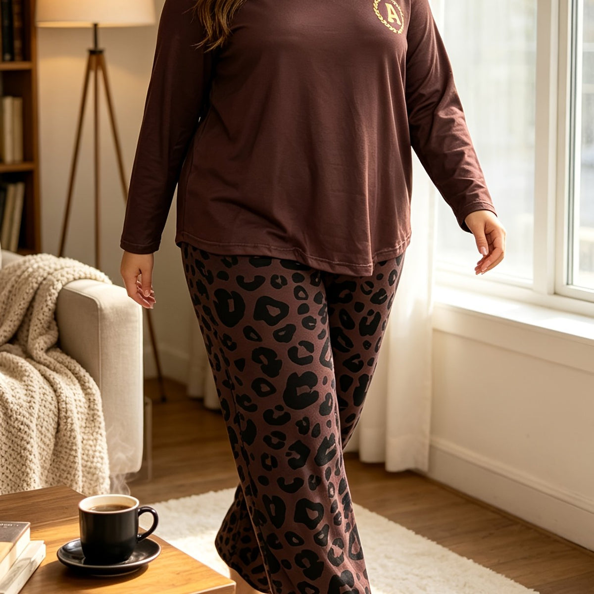 Pyjama grande taille à imprimé léopard, coupe ample, manches longues — matière : polyester Image