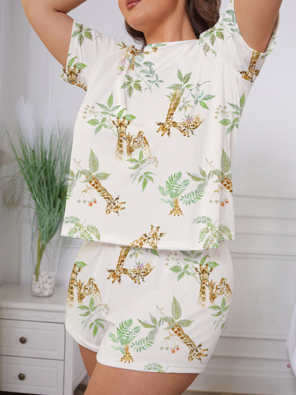 Pyjama grande taille, coupe ample, manches courtes, esprit décontracté — composition : 95% Polyester, 5% Élasthanne