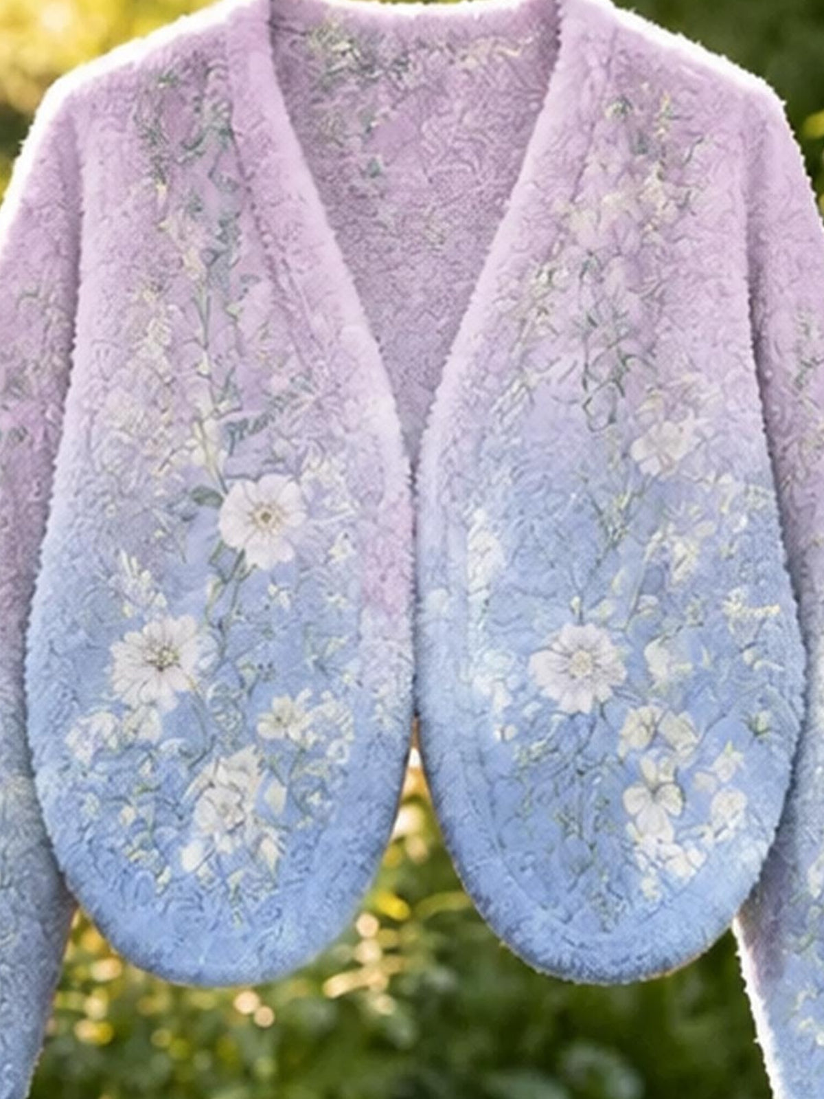Cape grande taille à imprimé fleuri, coupe oversize, mise en situation