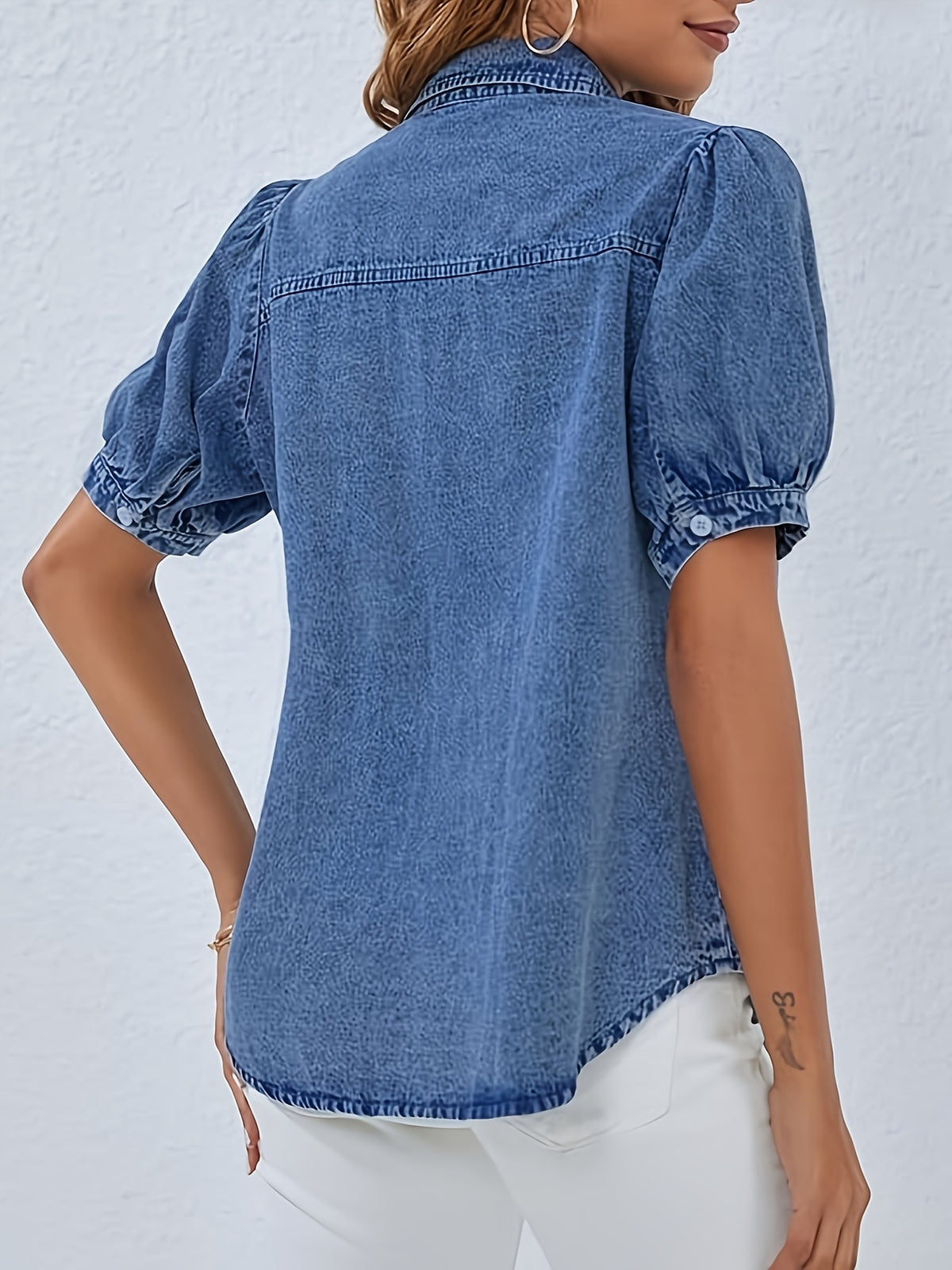 Chemise grande taille, col à revers, boutonnage, tenue franche, porté de face