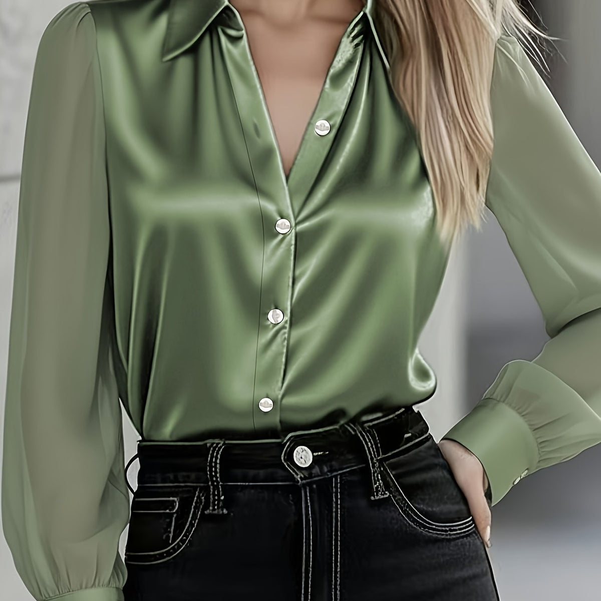 Chemise grande taille en satin, boutonnage, tombé fluide — matière : polyester