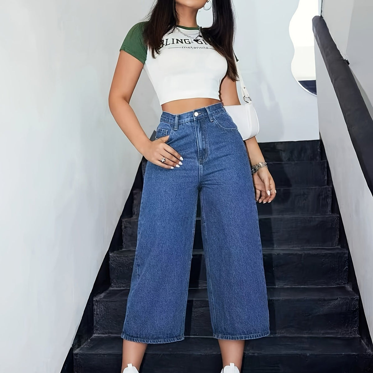 Jean grande taille, coupe oversize, manches trois-quarts, poches pratiques — matière : viscose