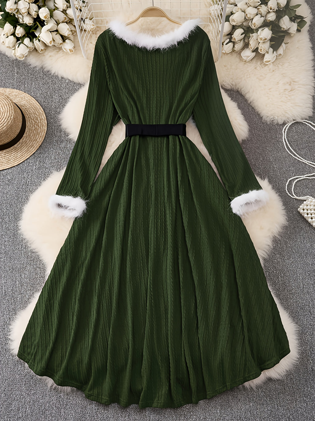Robe grande taille, maille torsadée et col V bordé de duvet