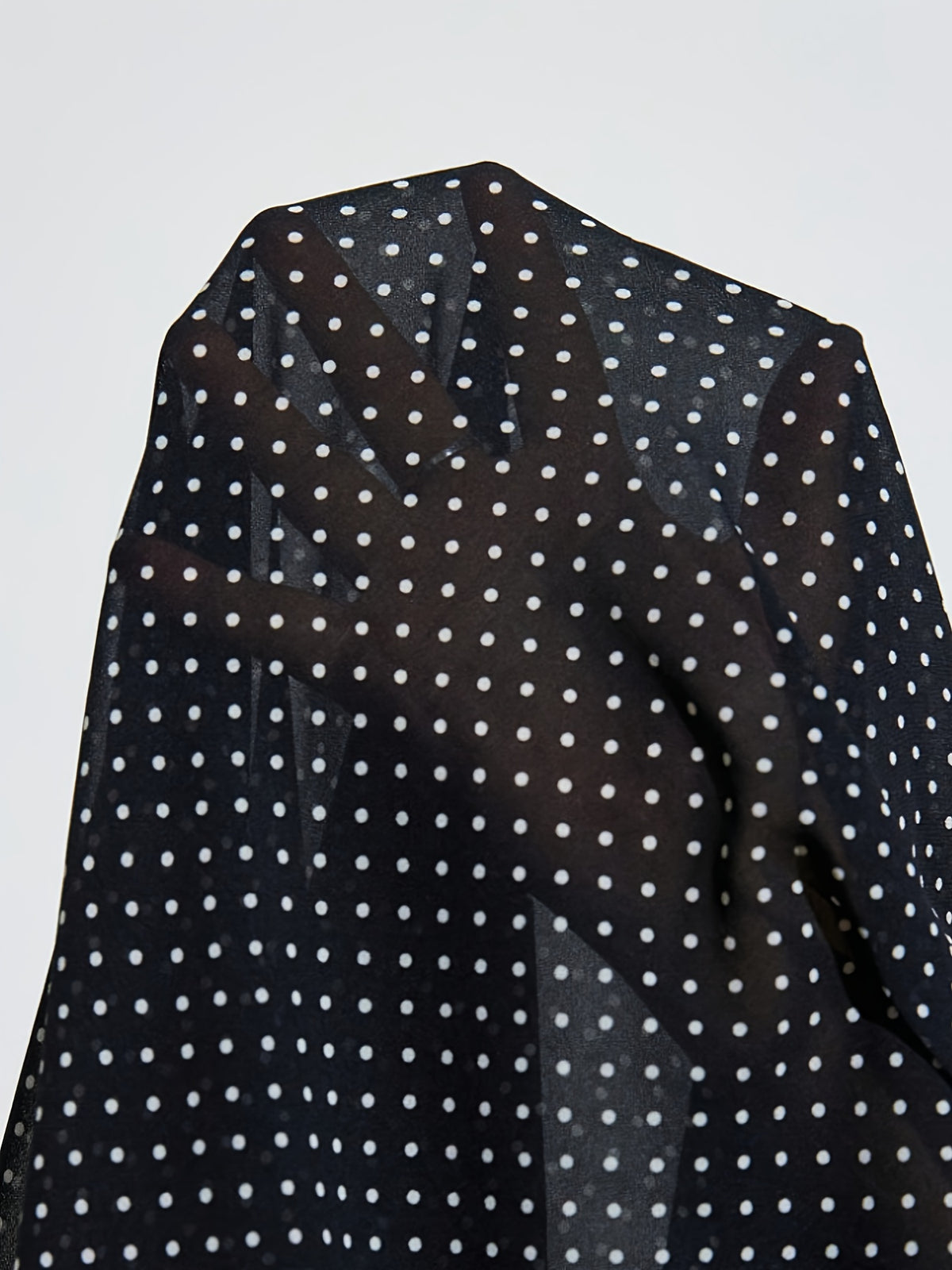 Chemise grande taille en soie, porté de face