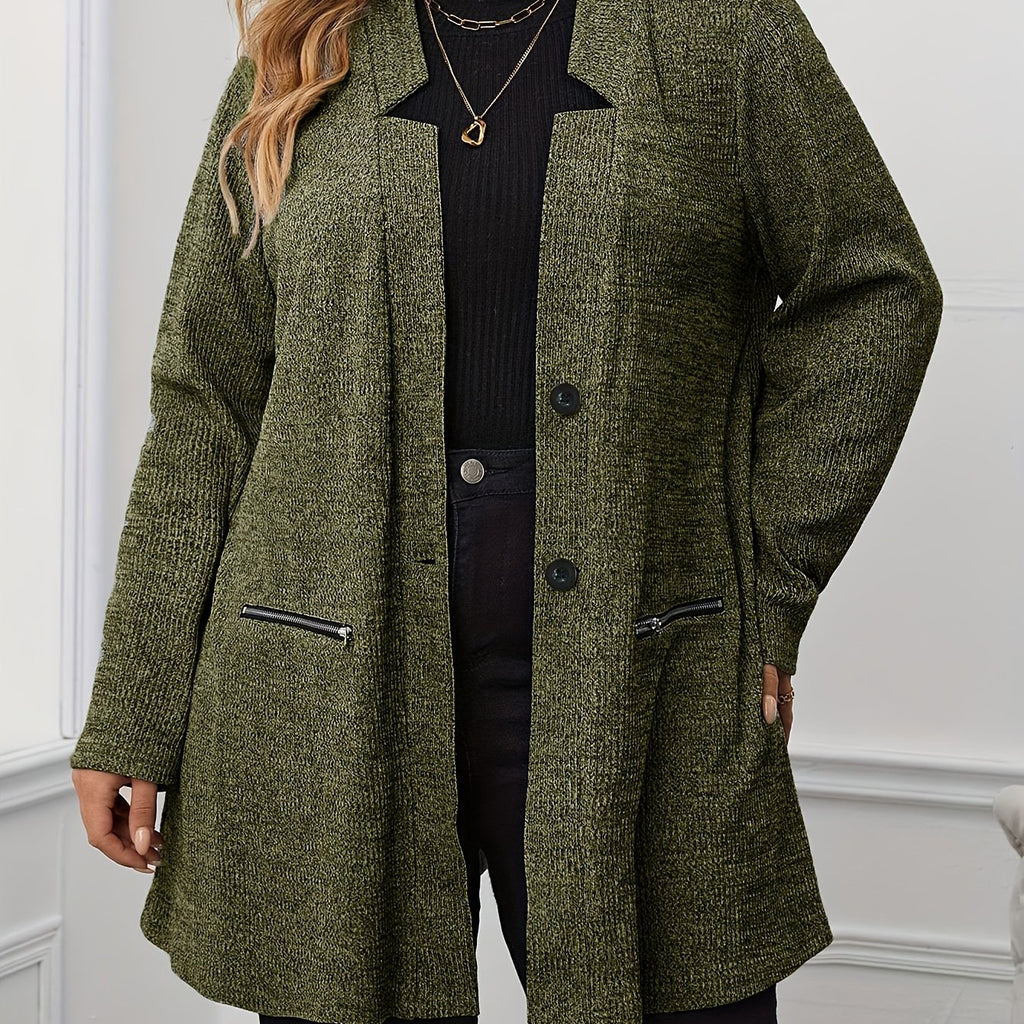 Manteau grande taille, col V, porté de face