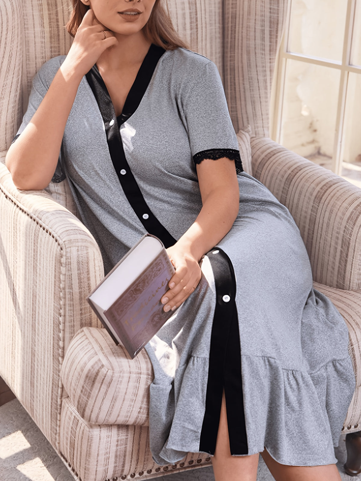 Robe grande taille en dentelle, manches courtes, effet ajouré Image