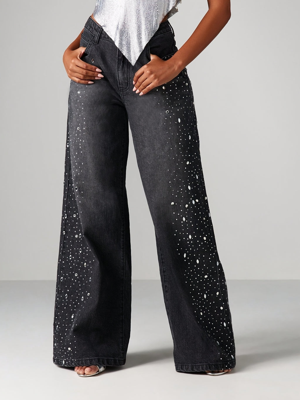 Jean grande taille, coupe évasée, tenue franche, jambe large — composition : 70% Coton, 28% Polyester, 2% Élasthanne