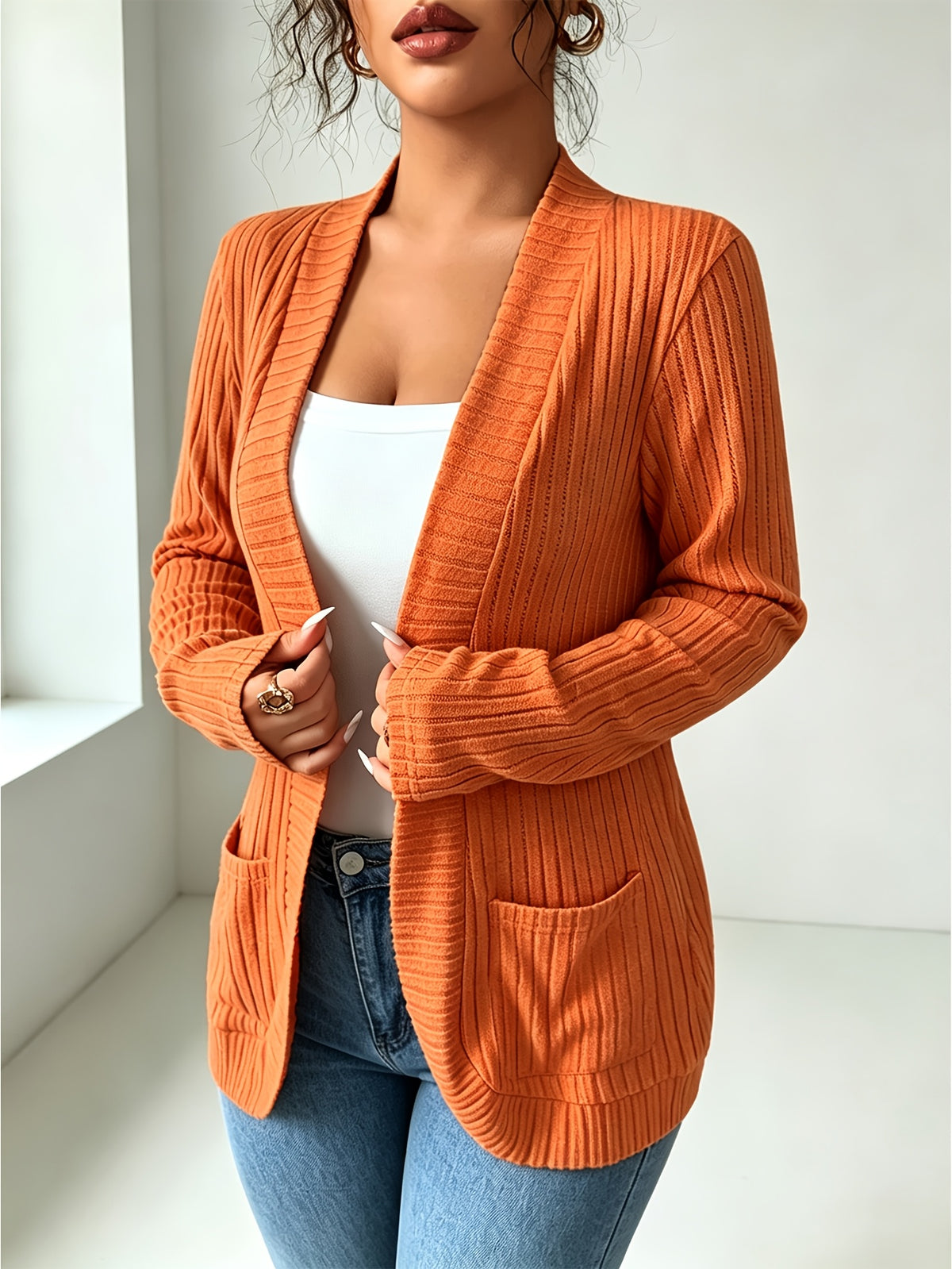 Cardigan grande taille, coupe ample, manches longues, mise en situation