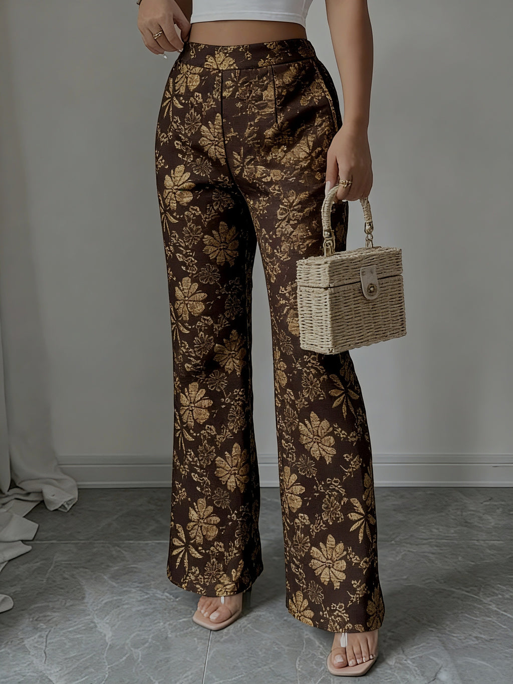 Pantalon grande taille, coupe évasée, poches plaquées, allure élégante