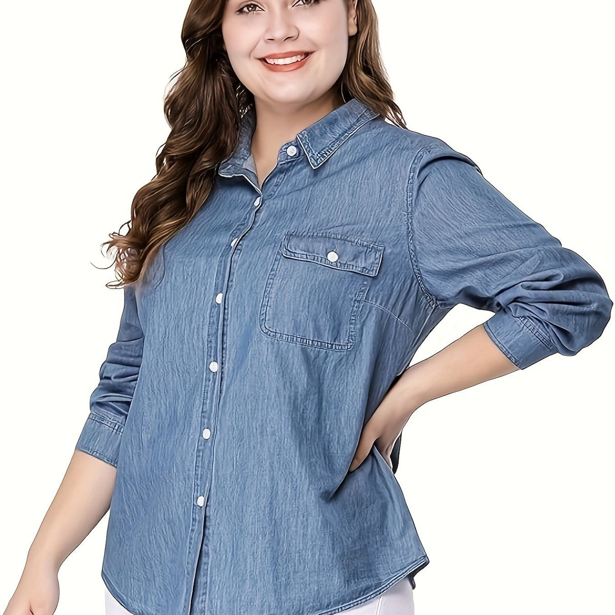 Chemise grande taille, col à revers, poches plaquées, manches longues — composition : 90% Coton, 10% Polyester Image