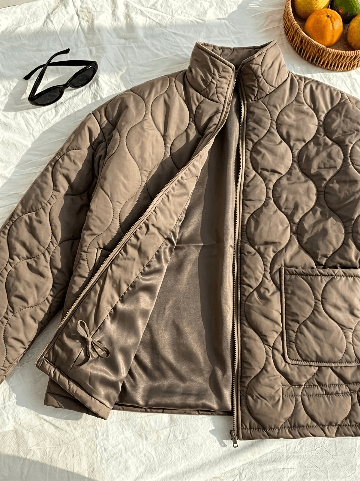 Manteau grande taille, fermeture zippée, matelassé, vue de profil