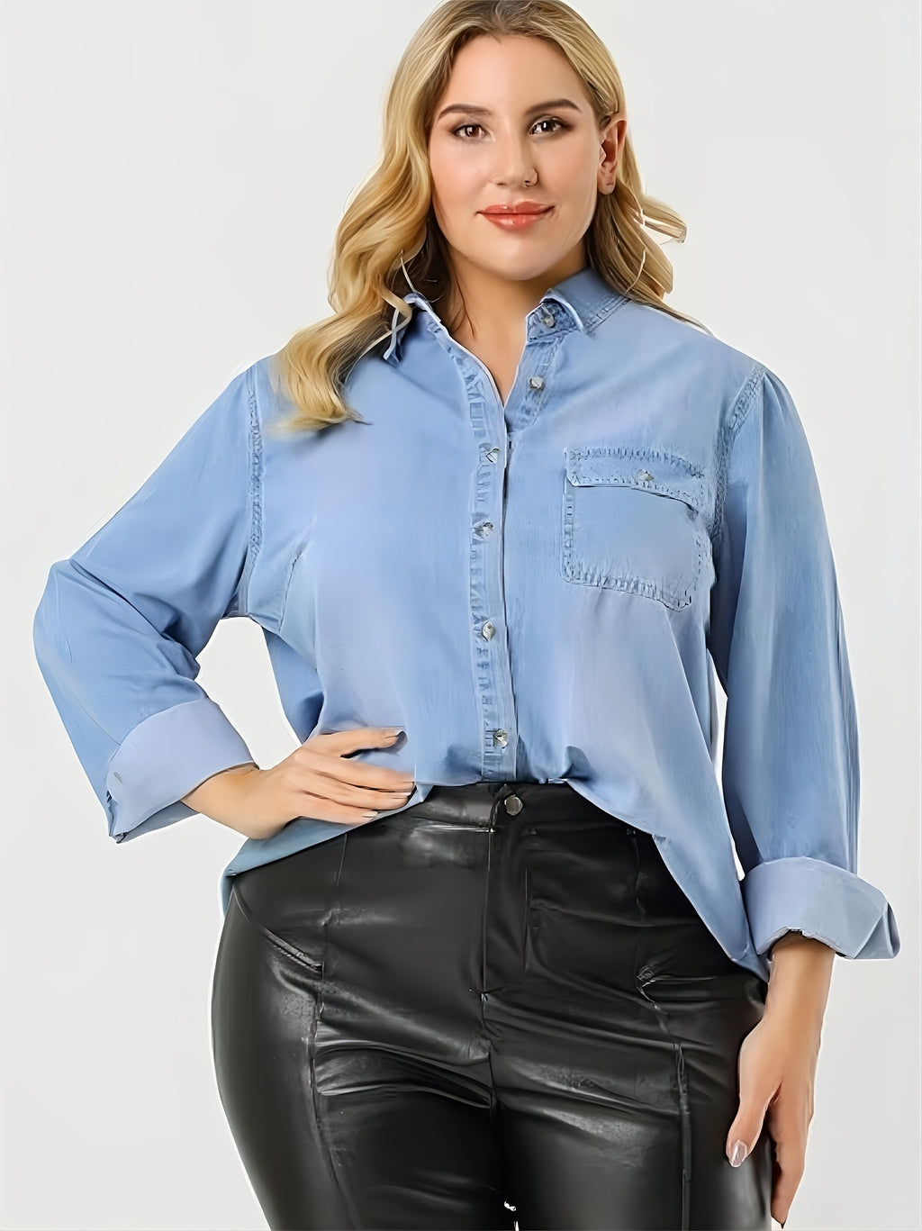 Chemise grande taille, col à revers, poches plaquées, manches longues, mise en situation