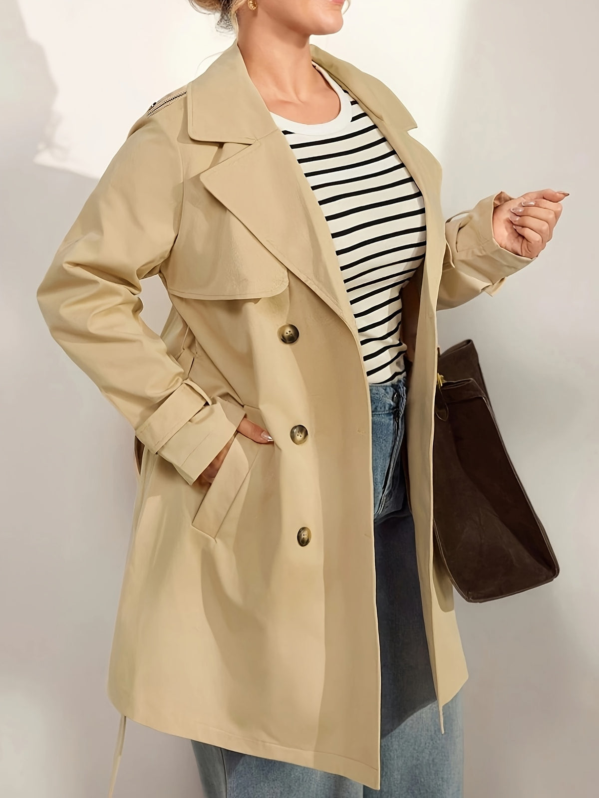 Trench grande taille, col à revers, boutonnage, esprit décontracté, tissu opaque