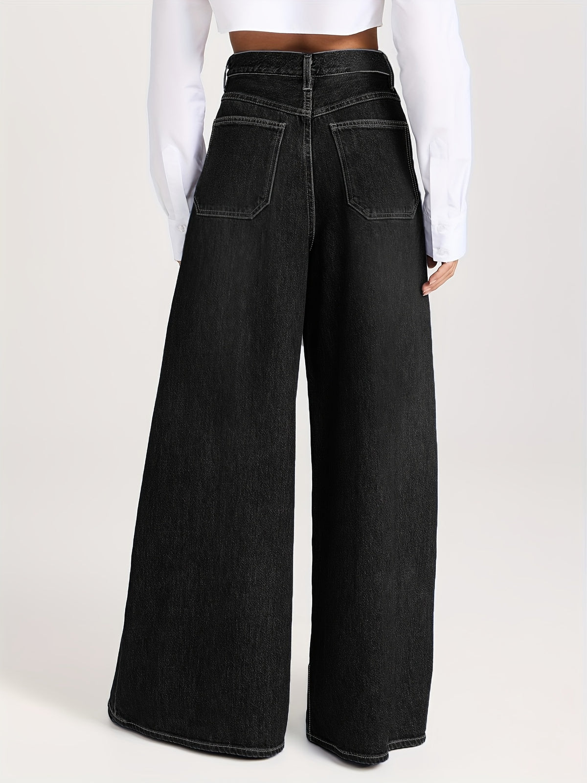 Pantalon grande taille, coupe évasée, délavage doux, tenue franche, détail du col