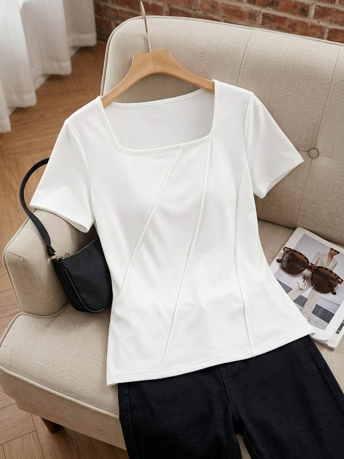 Top grande taille, coupe oversize, manches courtes, détail du tissu