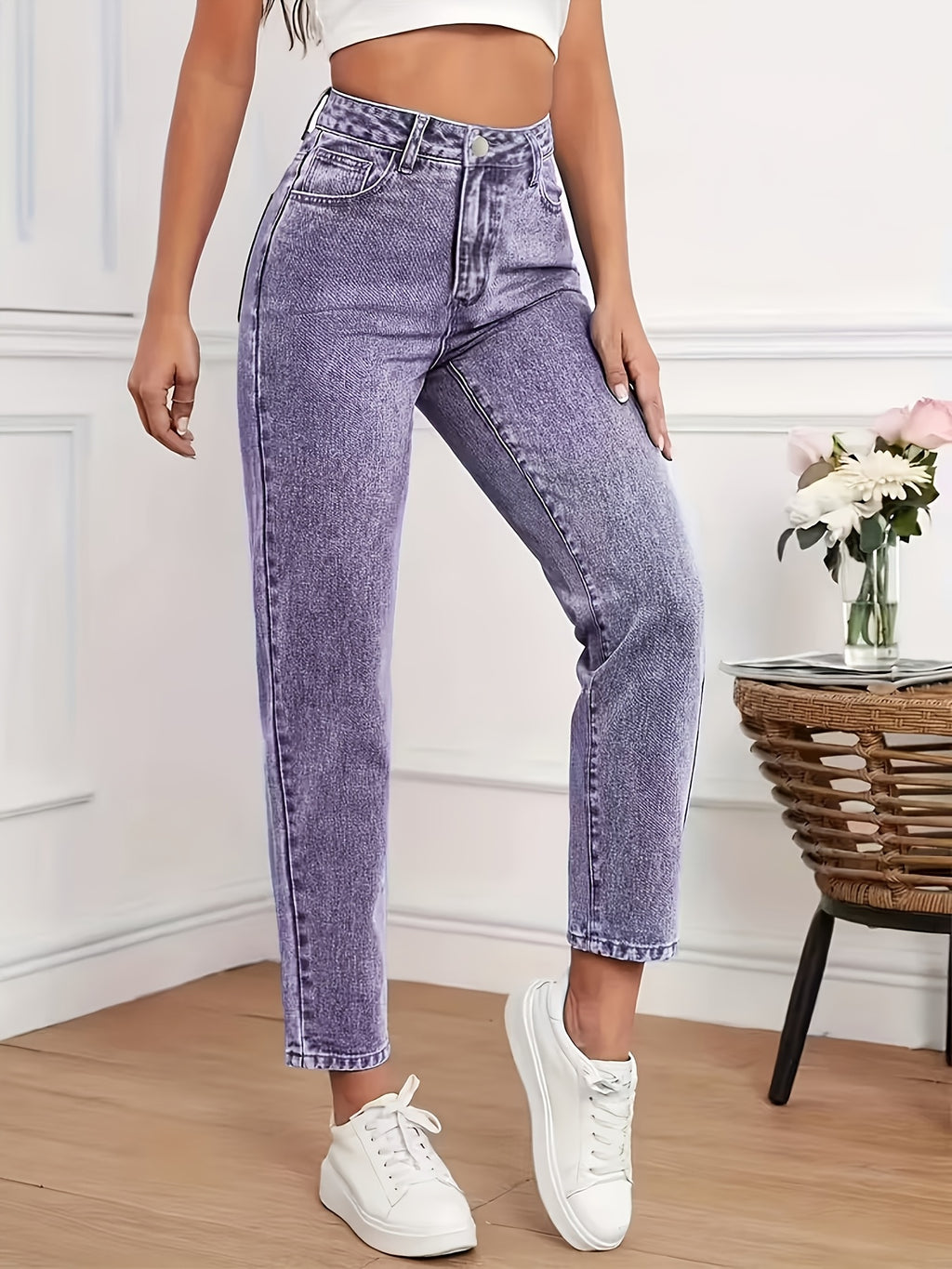 Pantalon grande taille, coupe droite, tenue franche, porté de face