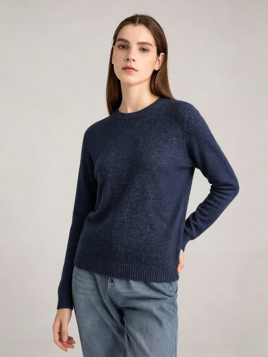 Top grande taille en laine, col rond, maille côtelée, manches longues, détail du tissu