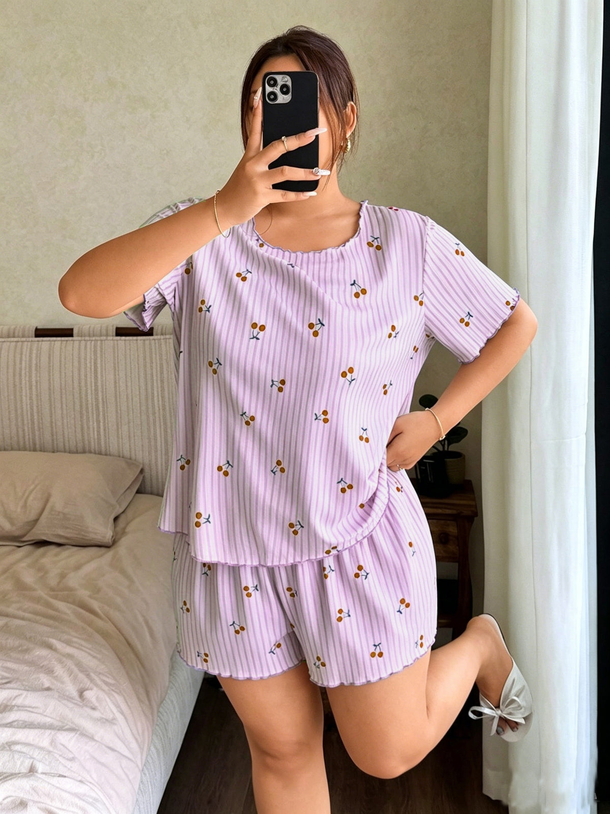 Ensemble grande taille, coupe ample, manches courtes, esprit décontracté, détail du tissu