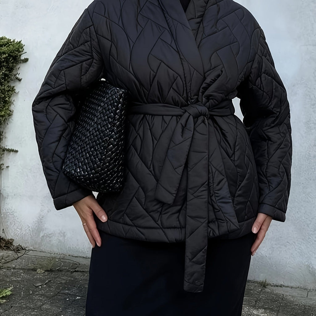 Veste grande taille, coupe ample, ceinture assortie, poches pratiques — matière : polyester