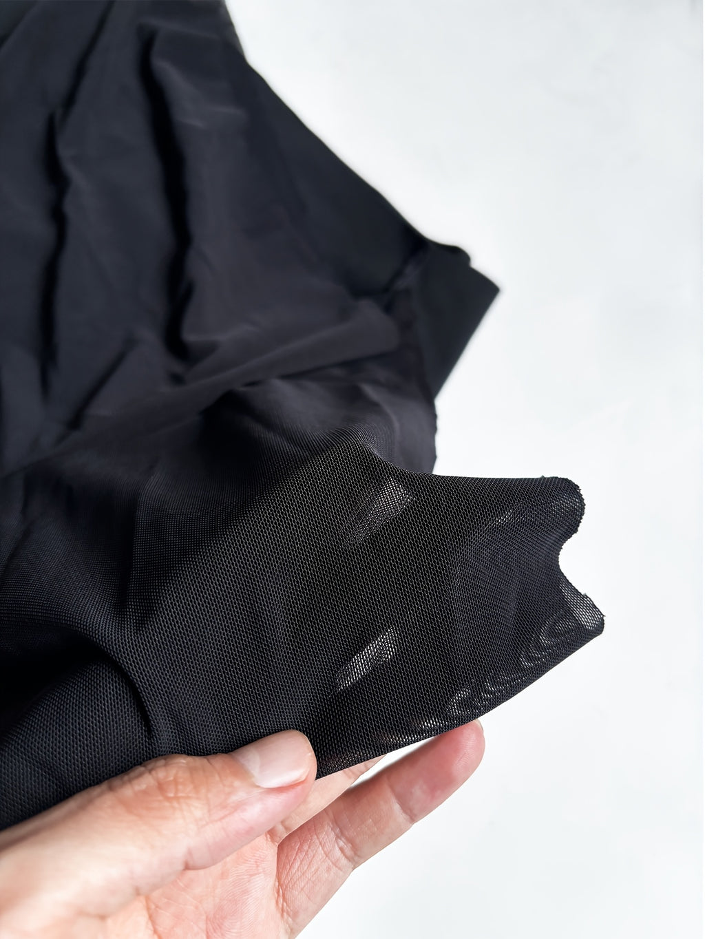 Pantalon grande taille, longueur midi, porté de face