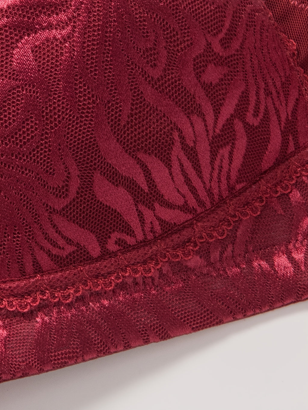 Soutien-gorge grande taille — Corolles tissées et feston