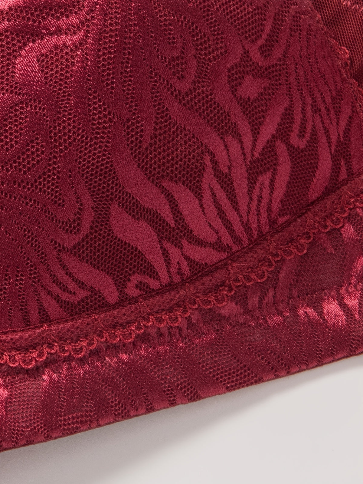 Soutien-gorge grande taille — Corolles tissées et feston