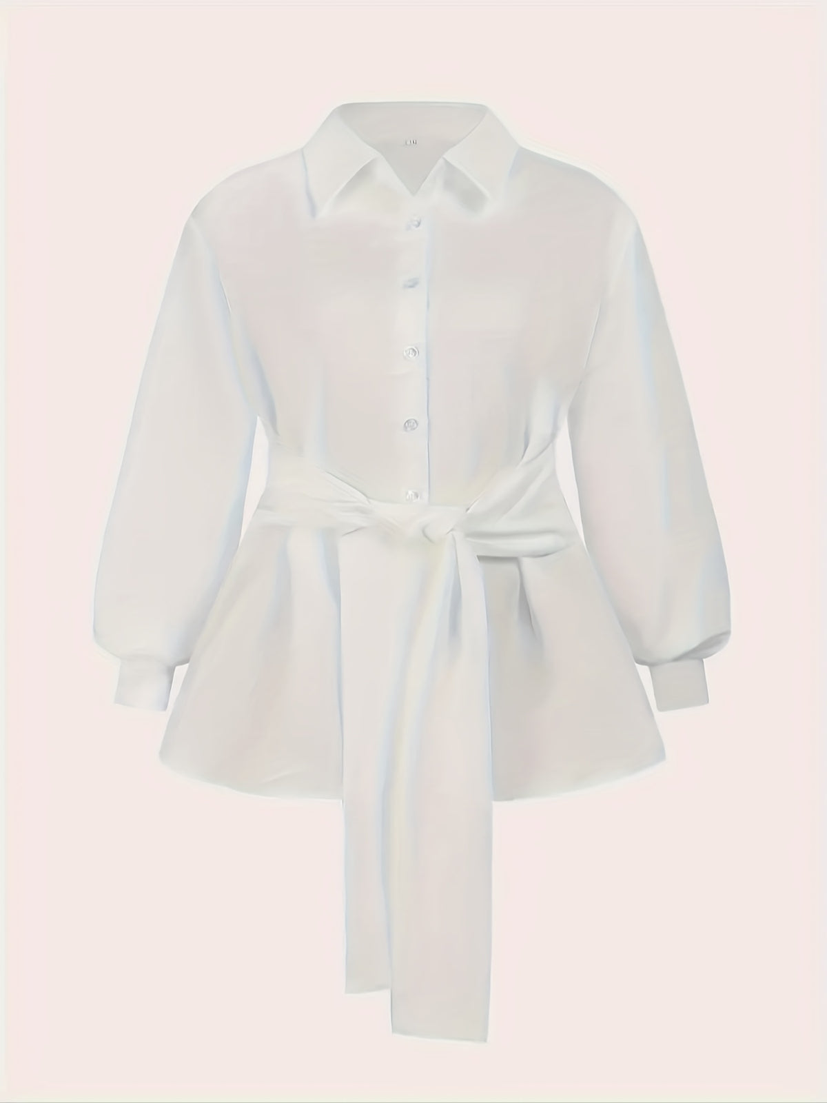 Chemise grande taille, coupe oversize, col à revers, allure élégante, visuel produit