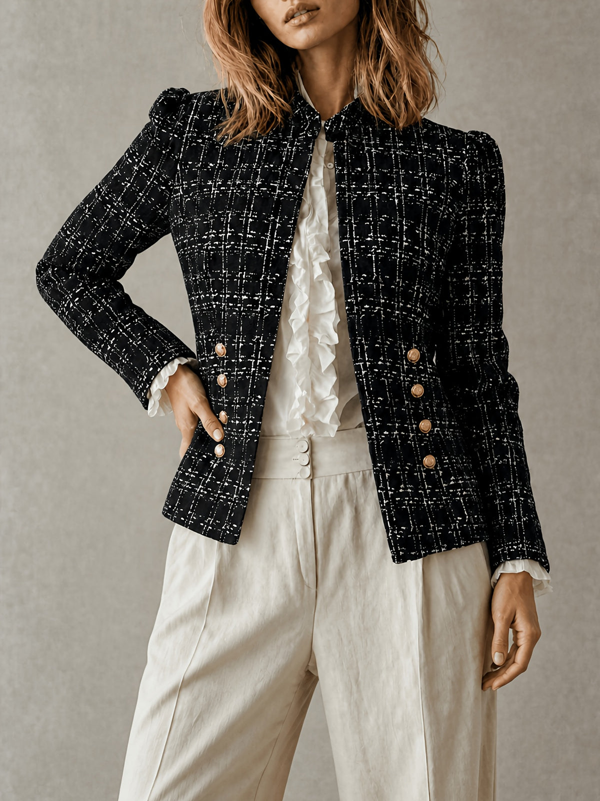 Veste grande taille en tweed, porté de face