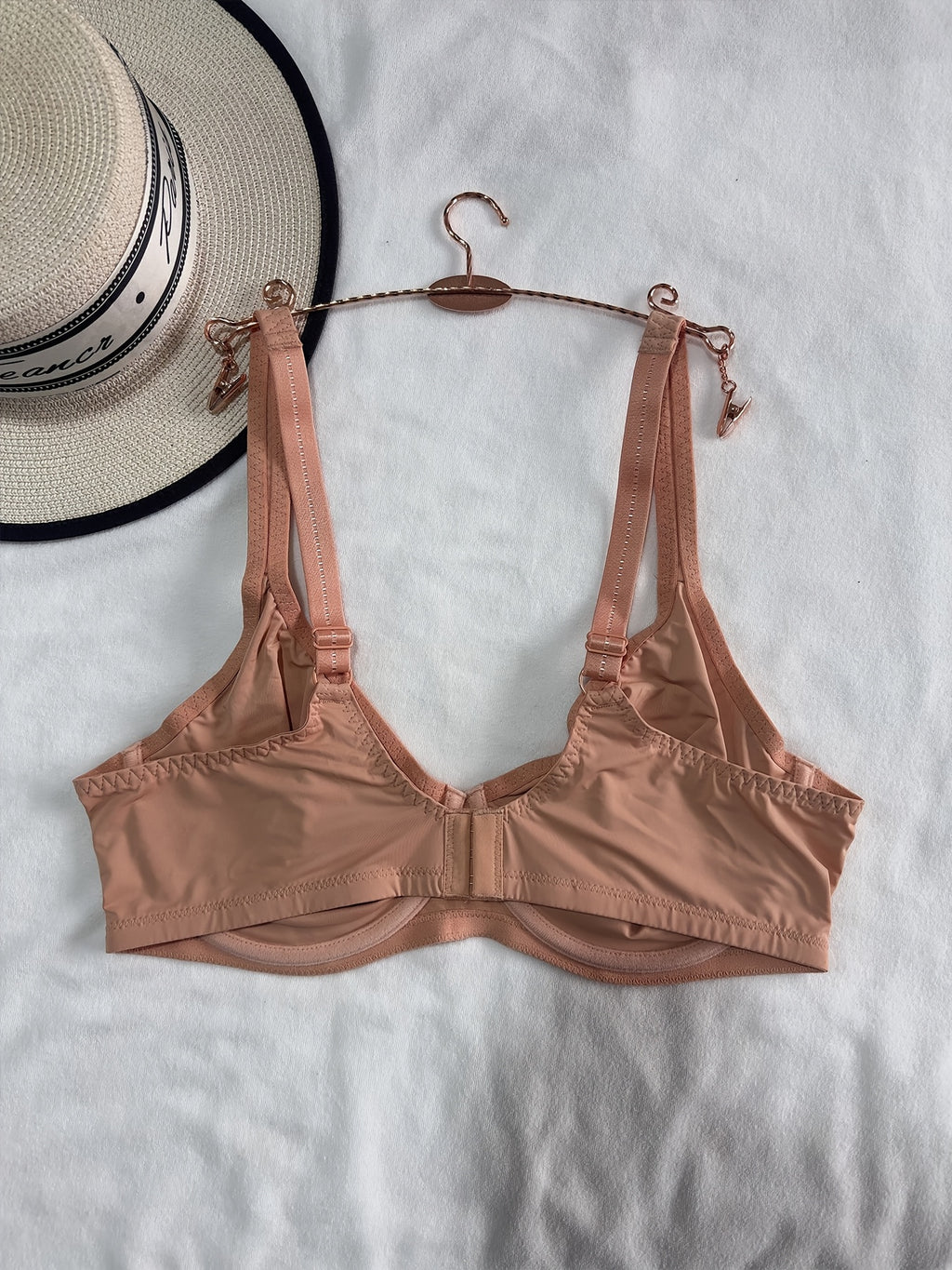 Soutien-gorge grande taille — Deux tissus et zéro relief