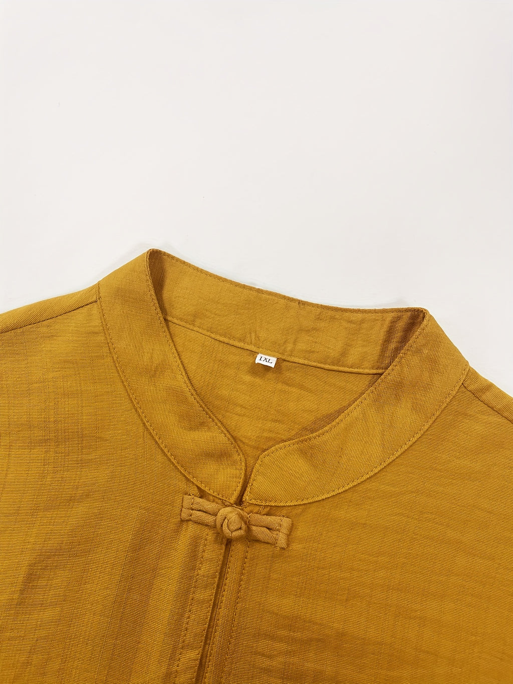 Chemise grande taille, coupe ample, tombé fluide, gros plan